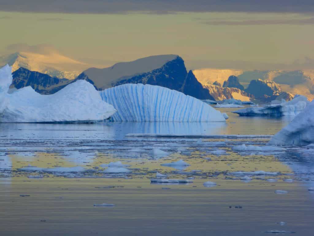 curvy-iceberg-rothera-1-1024x768